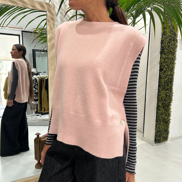 TENSIONE IN - PULL SMANICATO CON BOTTONI LATERALI