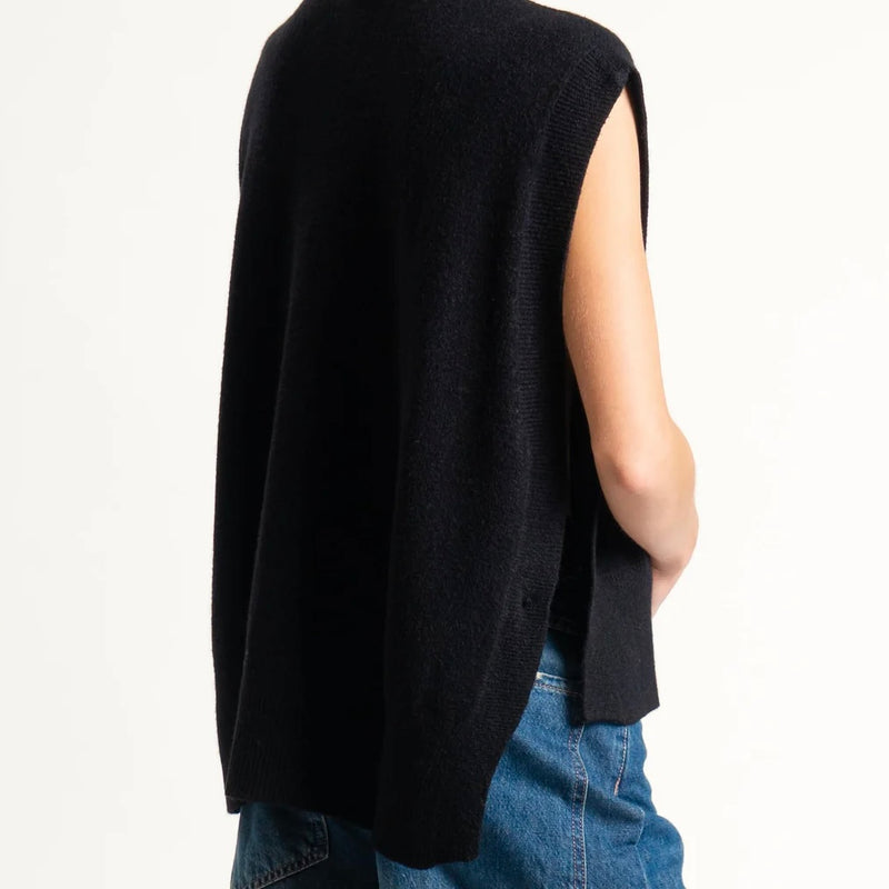 TENSIONE IN - PULL SMANICATO CON BOTTONI LATERALI